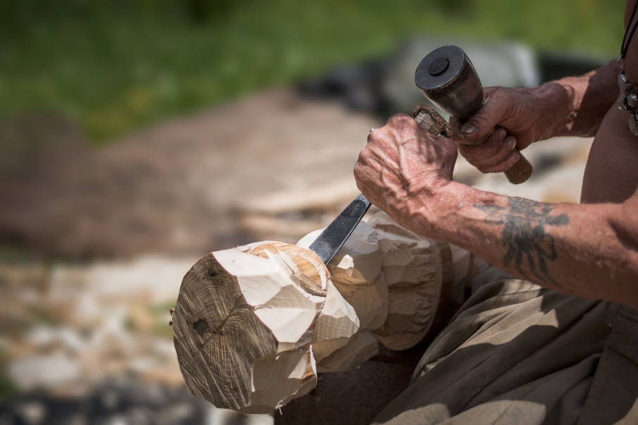 Sculpteur / Sculptrice sur bois