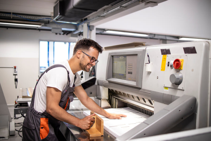 Technicien / Technicienne des industries graphiques