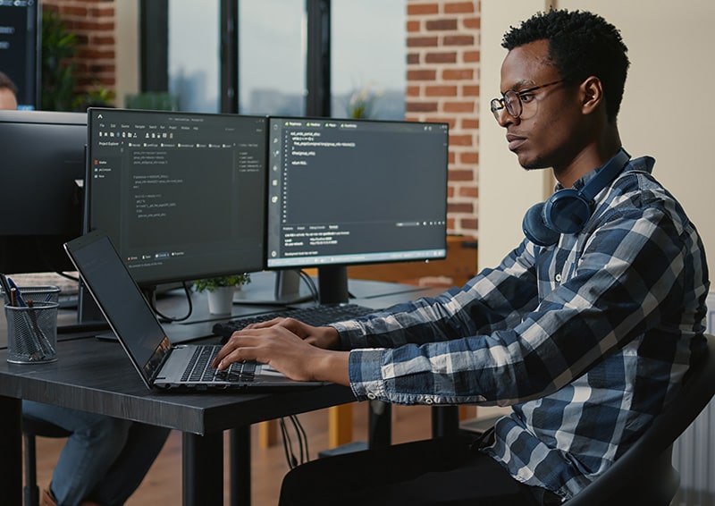 Analyste d'application informatique