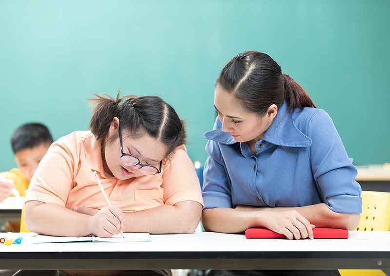 Accompagnant / Accompagnante des élèves en situation de handicap (AESH)