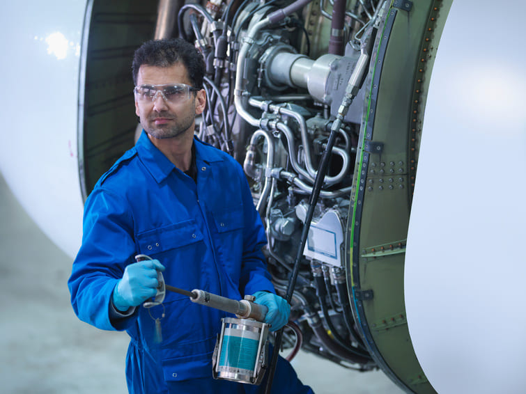 Mécanicien-réparateur / Mécanicienne-réparatrice d'engins de levage et de manutention